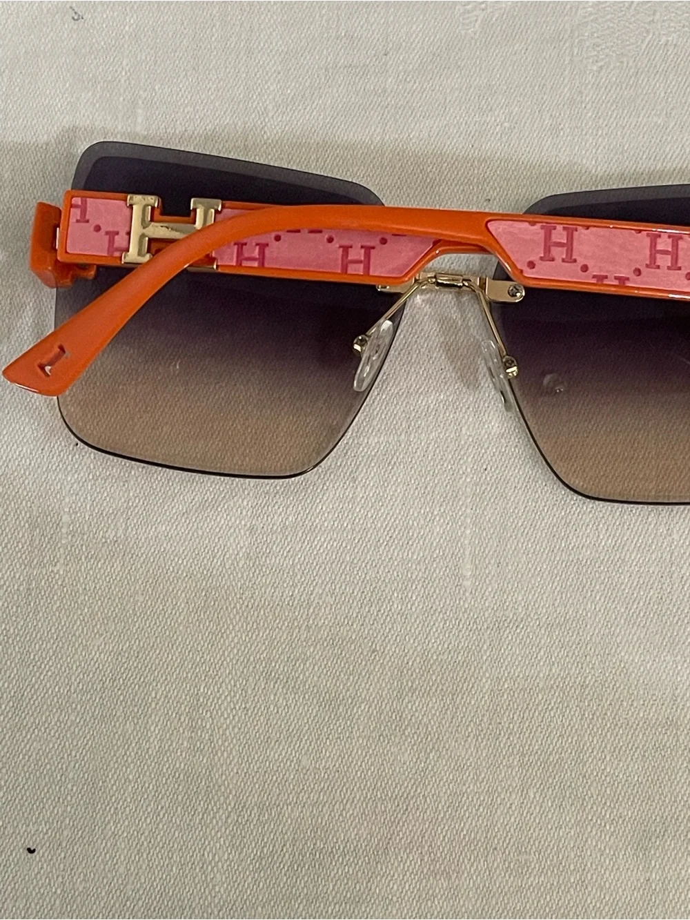 No brnad oversized square